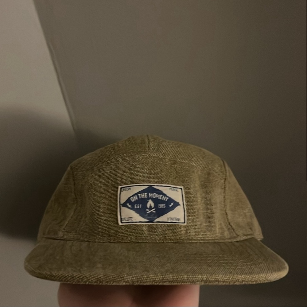 On the moment flat cap